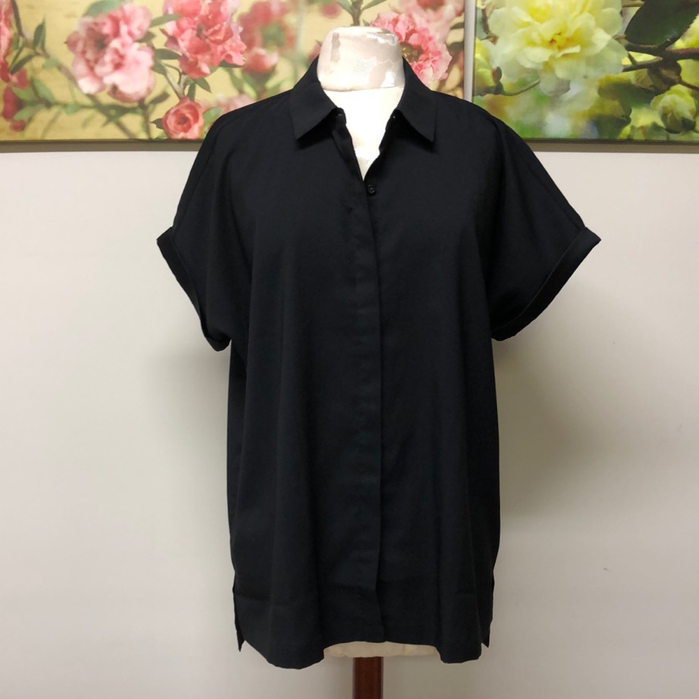 Lord & Taylor | EUC Short Sleeve Button Up Shirt